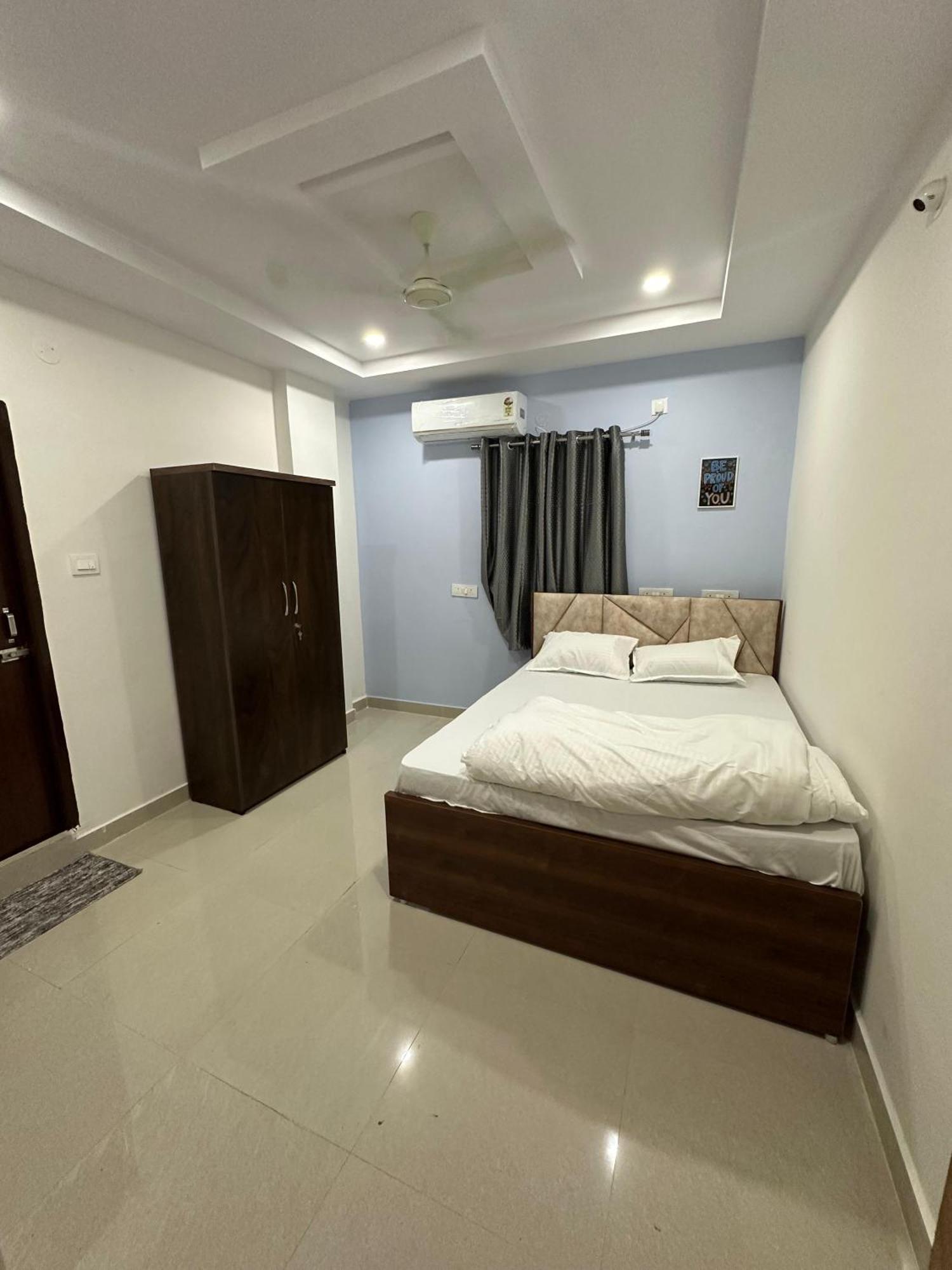 Cosmic Hotel & Guest House Gachibowli Raidurg Hajdarábád Exteriér fotografie
